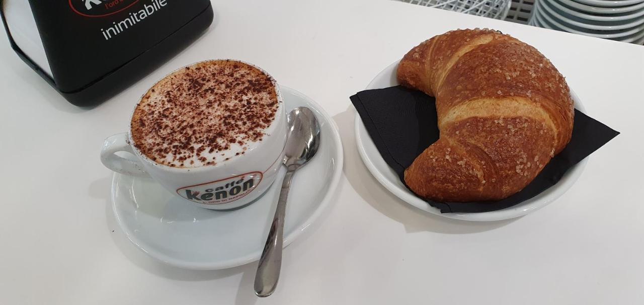 Dimora Costantino Couette-café Naples